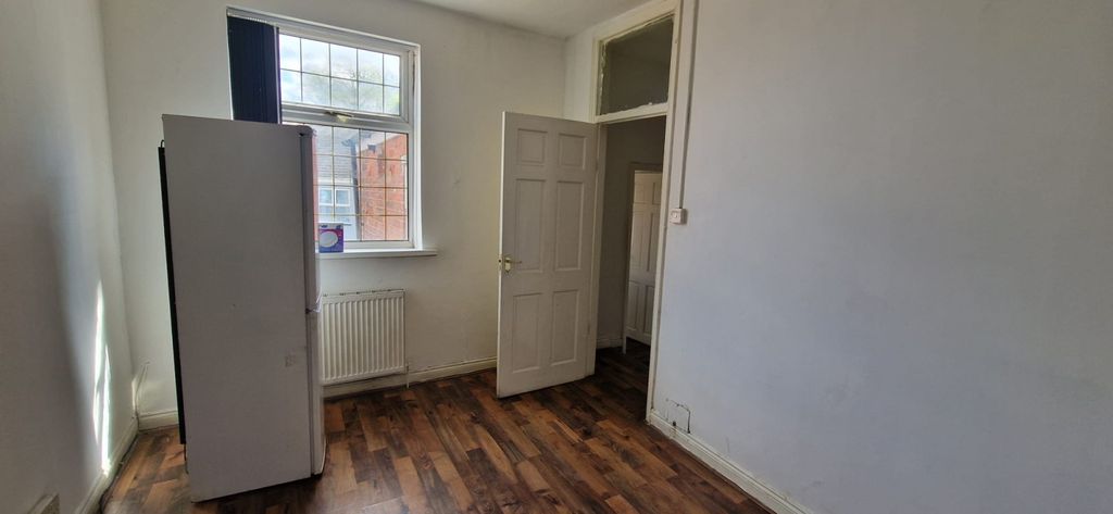 Property photo 3 of 8 Gallery