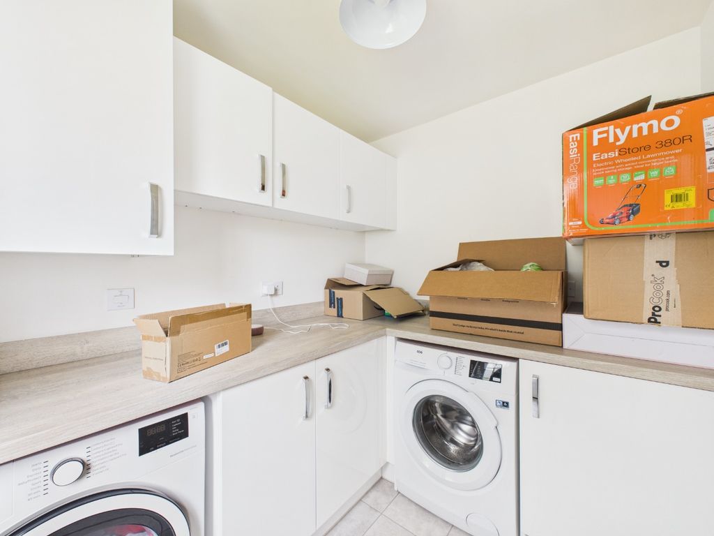 Property photo 2 of 19 4469586