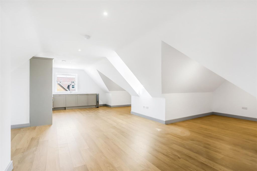 Property photo 2 of 11 1685129273 - F6 -4.Jpg