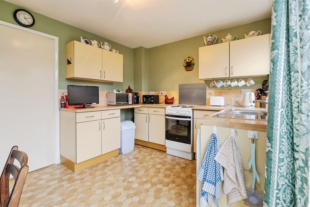 Property photo 3 of 12