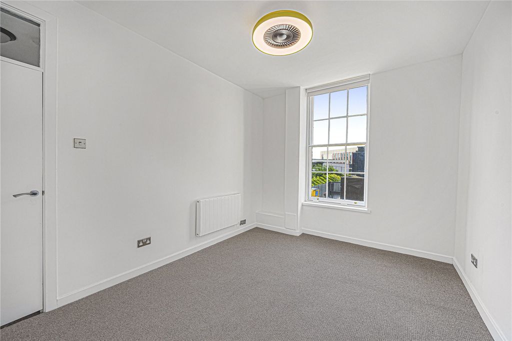 Property photo 3 of 10 Picture No. 01