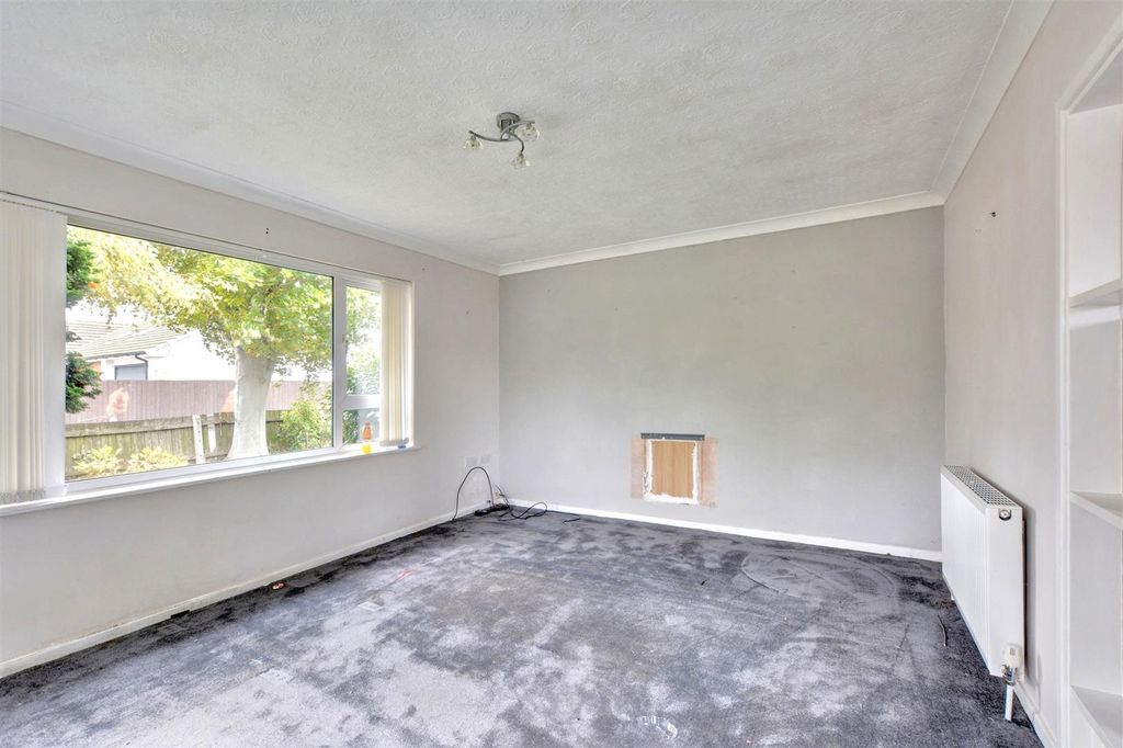 Property photo 3 of 25 Lounge