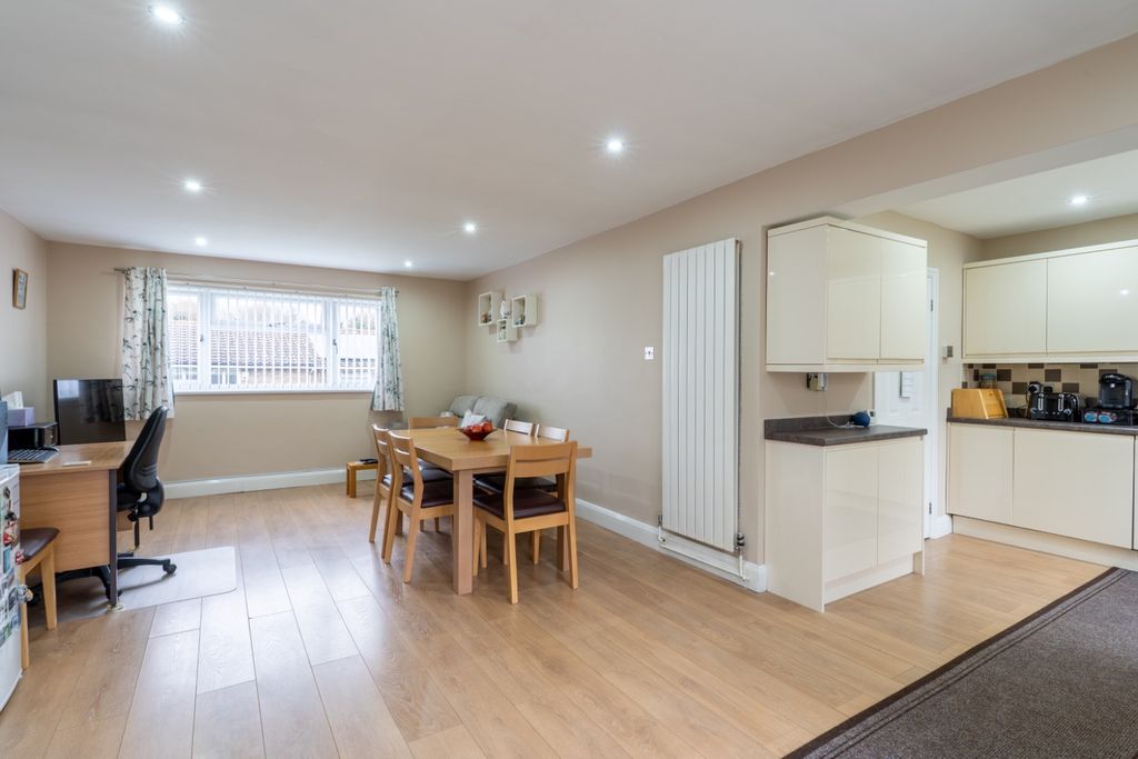 Property photo 3 of 20 4619554