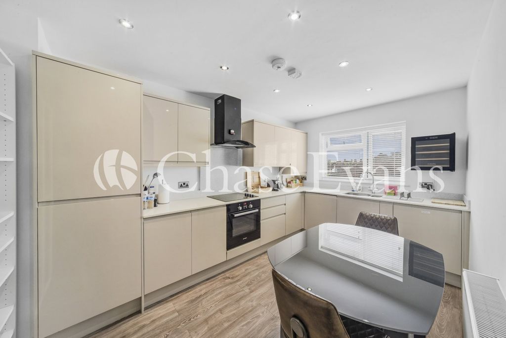 Property photo 2 of 7 Kitchen