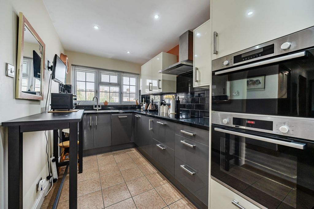 Property photo 3 of 26