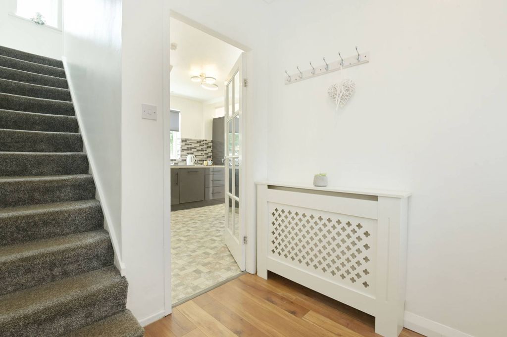 Property photo 2 of 32