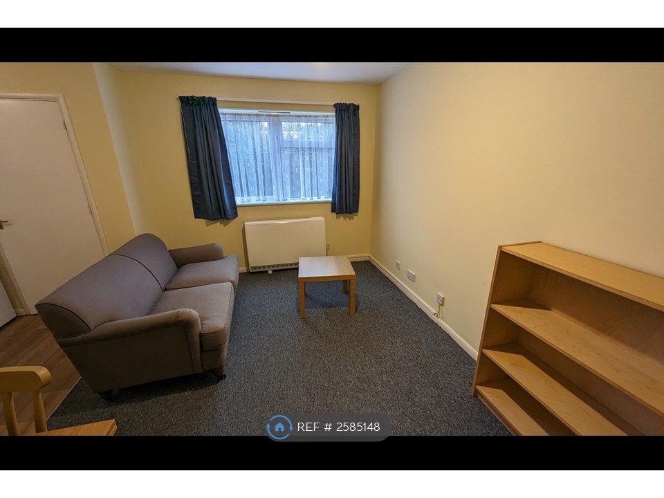 Property photo 3 of 7 Living Area