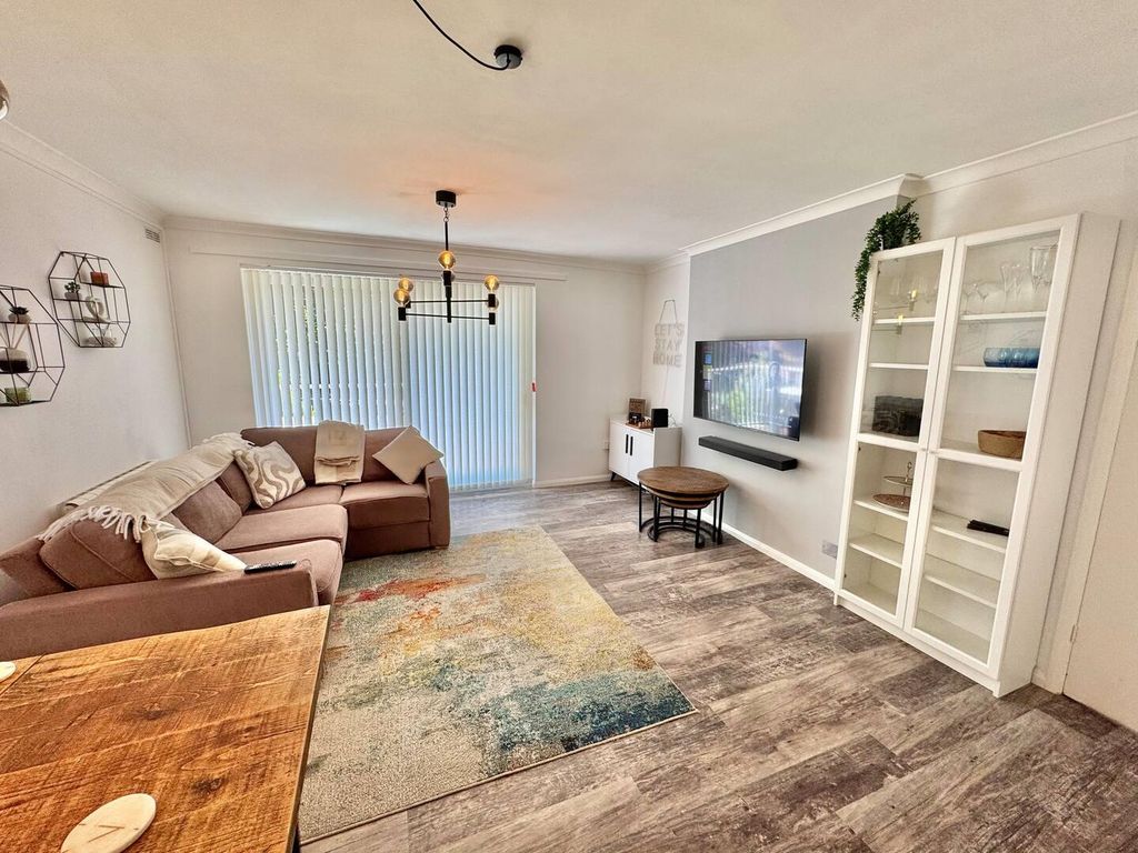 Property photo 1 of 17 Lounge 2.Jpeg