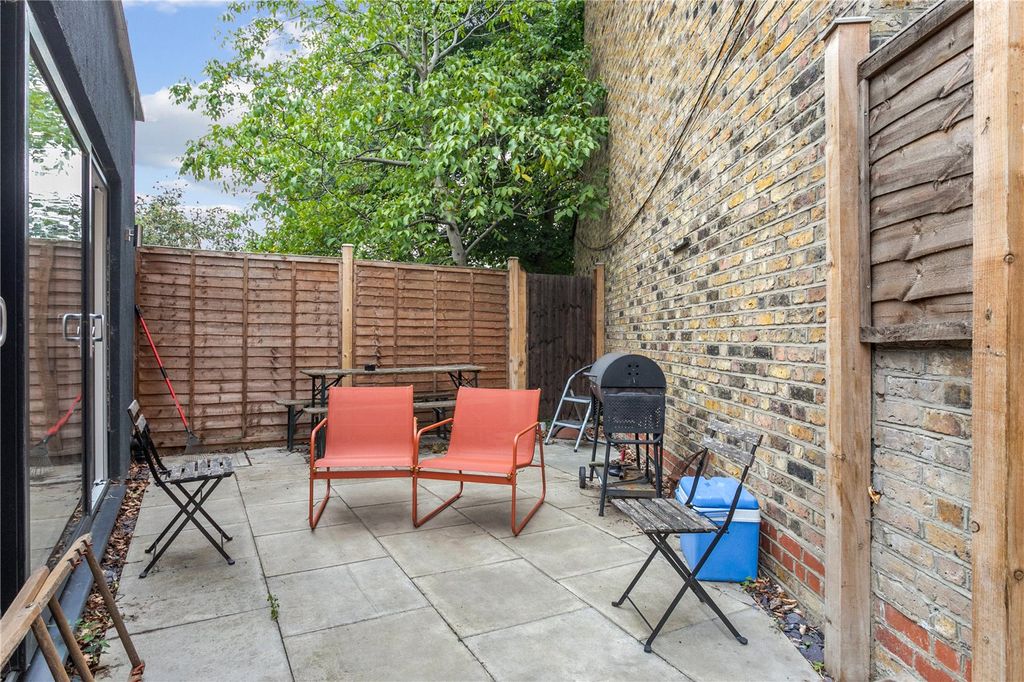 Property photo 2 of 10 Picture No. 11