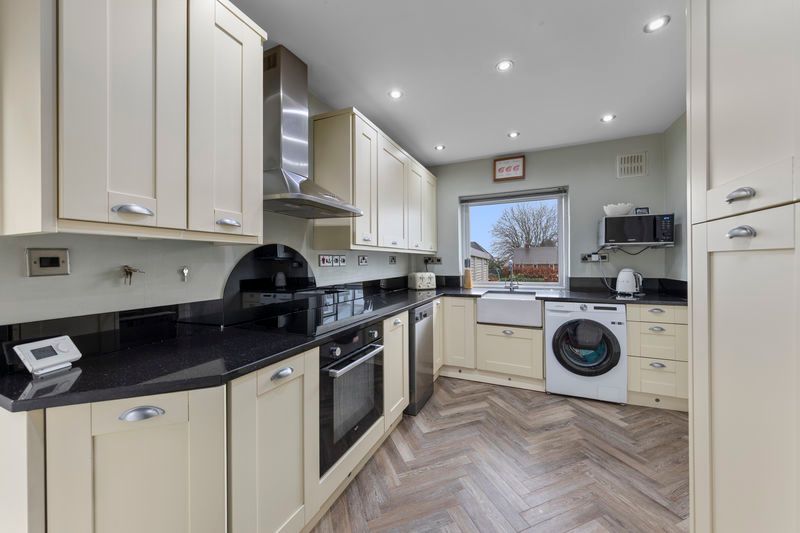 Property photo 3 of 31 Kitchen