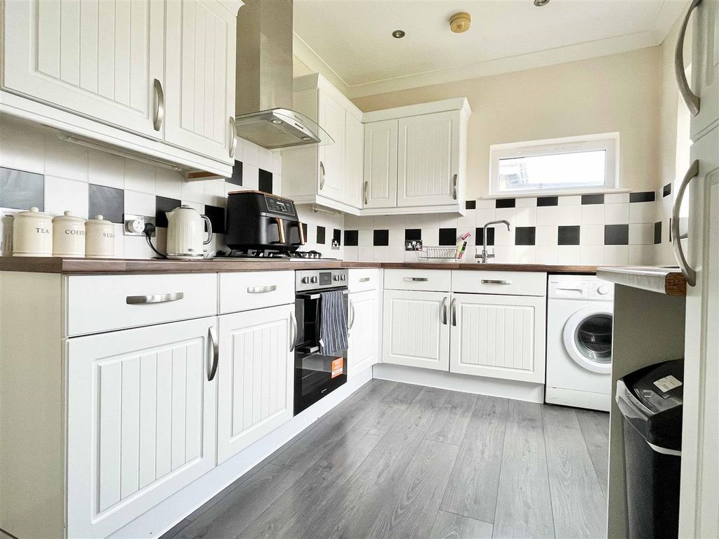 Property photo 3 of 21 Kitch3.Jpg