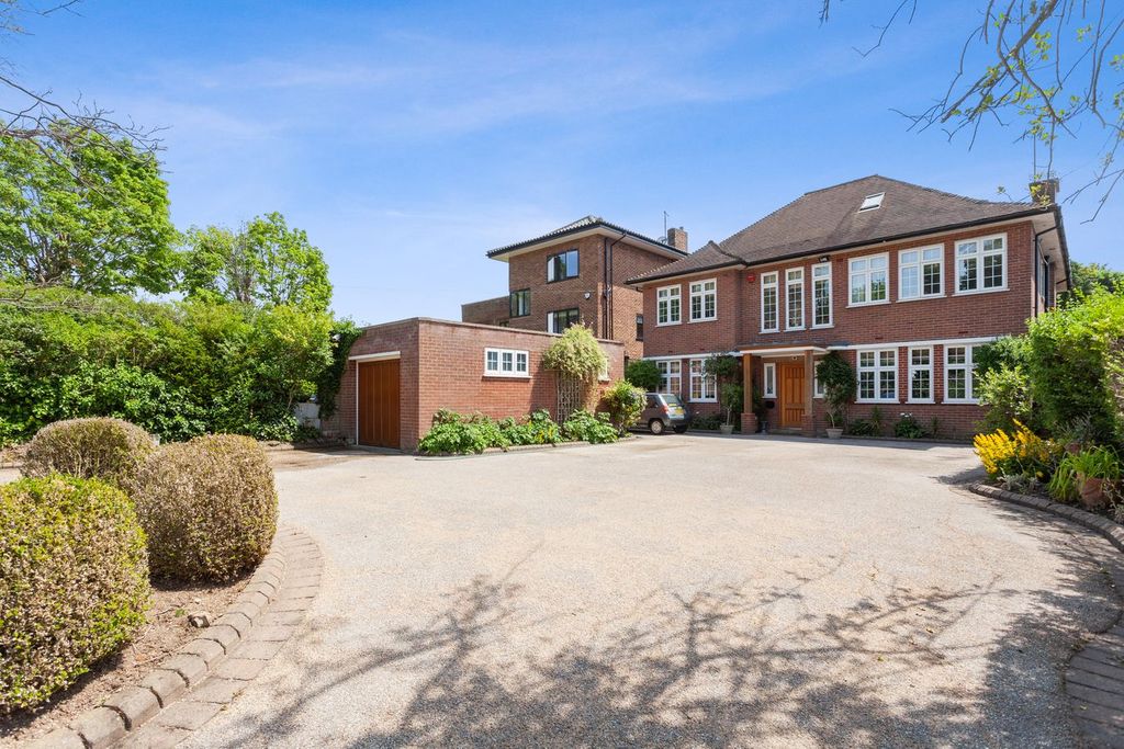 Property photo 1 of 11