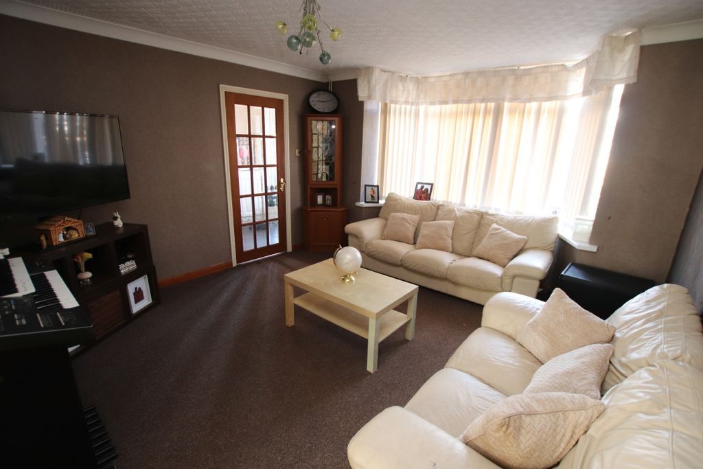 Property photo 2 of 13 Lounge