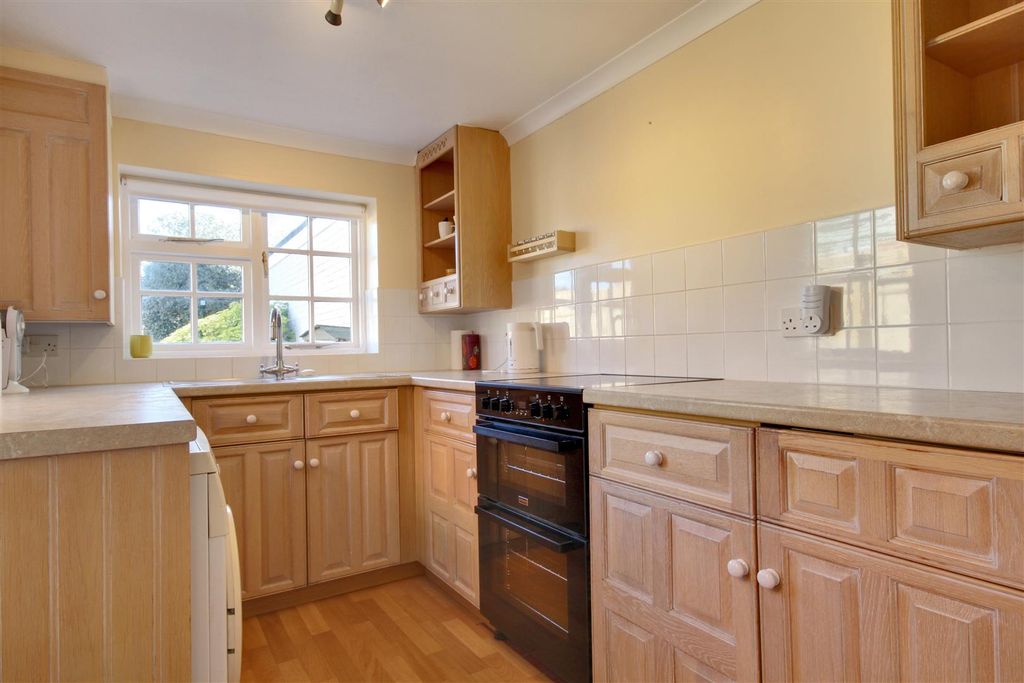 Property photo 3 of 10 Kitchen.Jpg