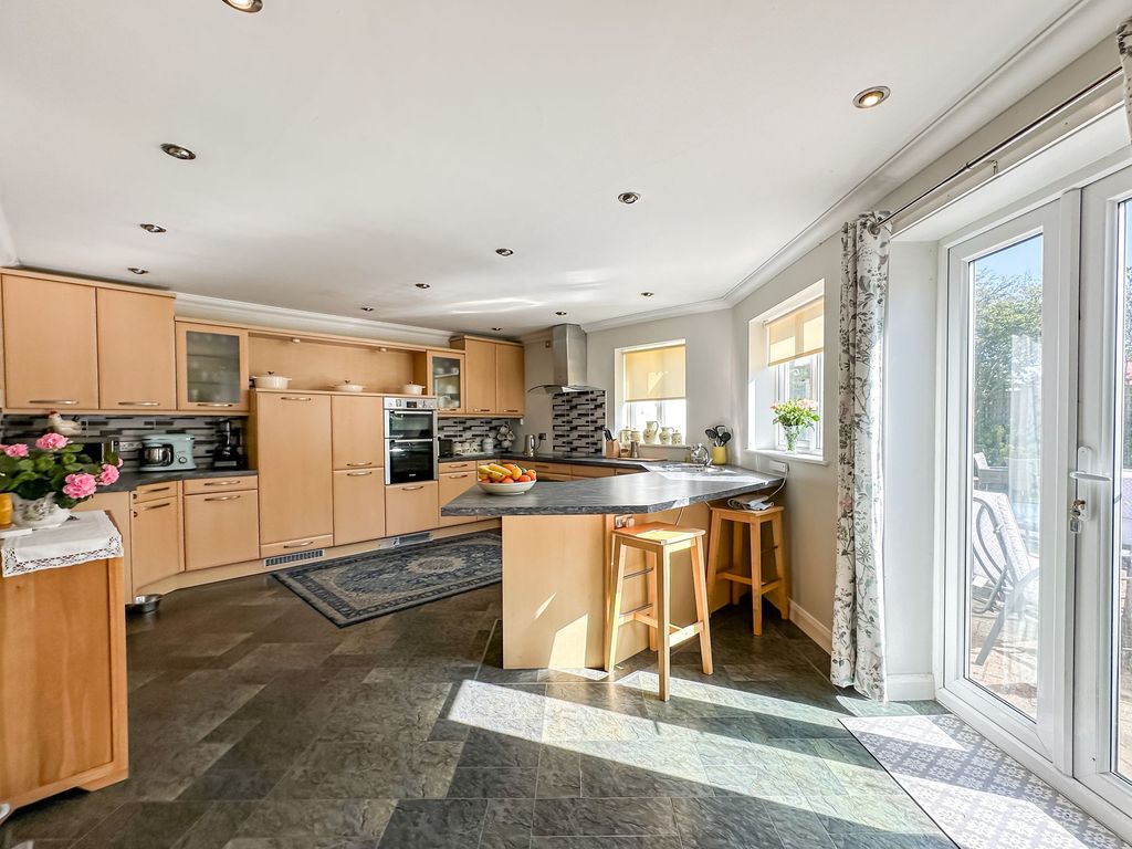 Property photo 3 of 47
