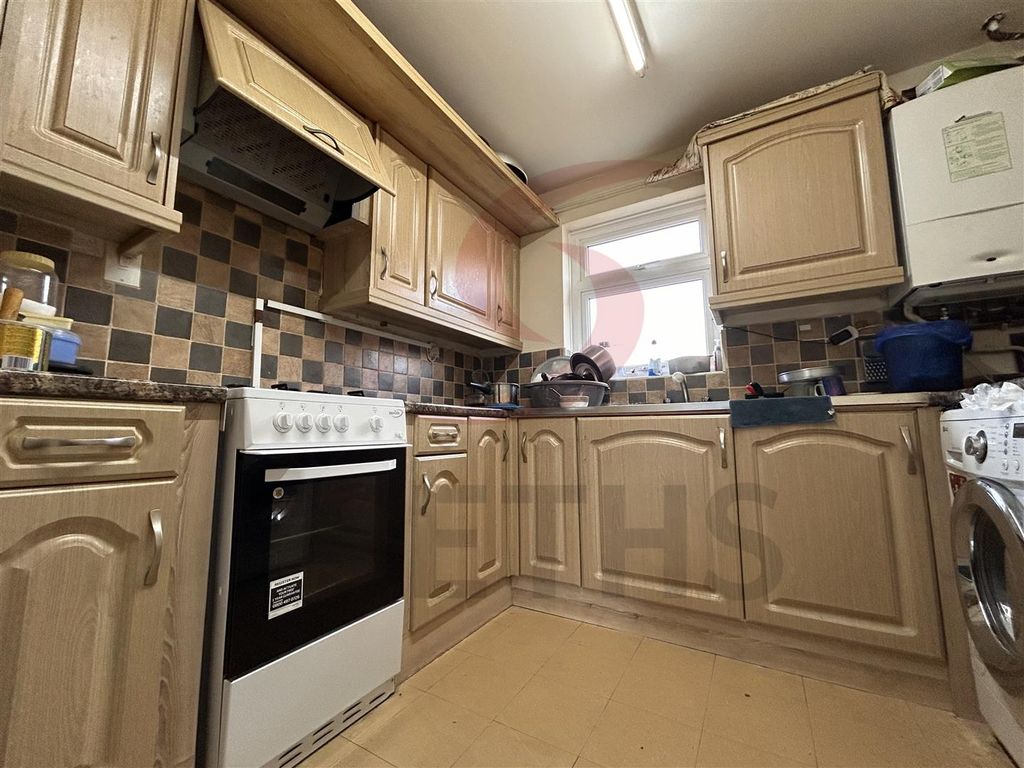 Property photo 3 of 18 Kitchen