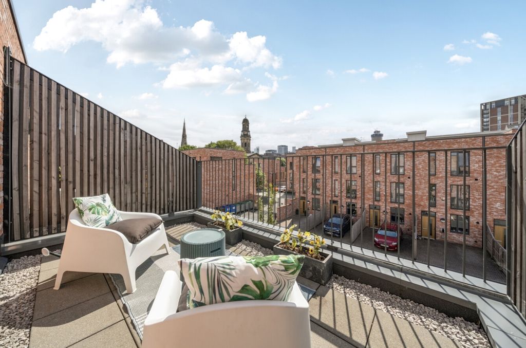 Property photo 3 of 16 Roof Terrace