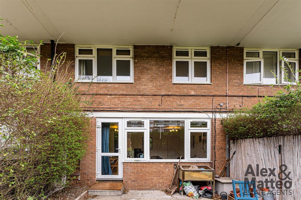 Property photo 1 of 22 New Place Square