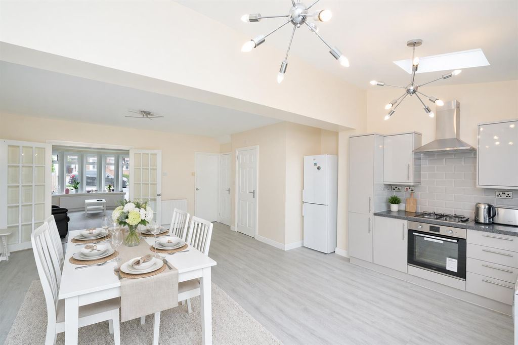 Property photo 3 of 10 Kitchen/Diner