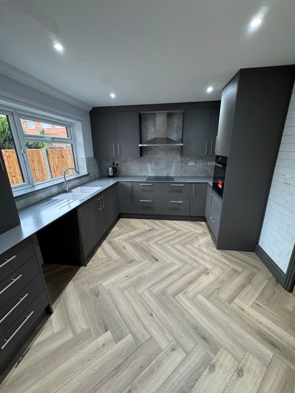 Property photo 1 of 9 Kitchen