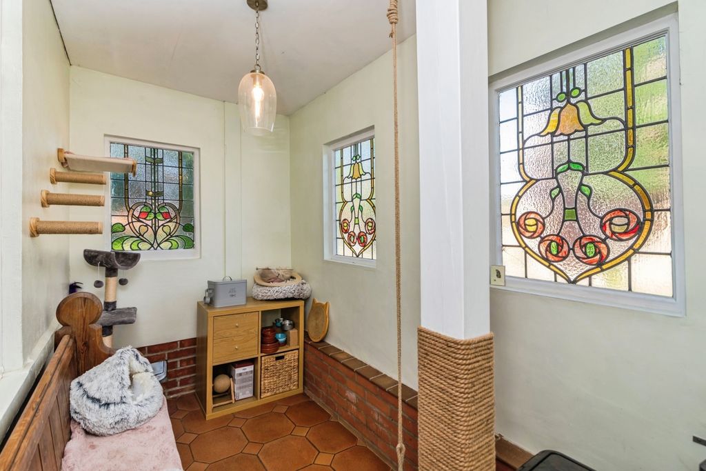 Property photo 3 of 31 Hall