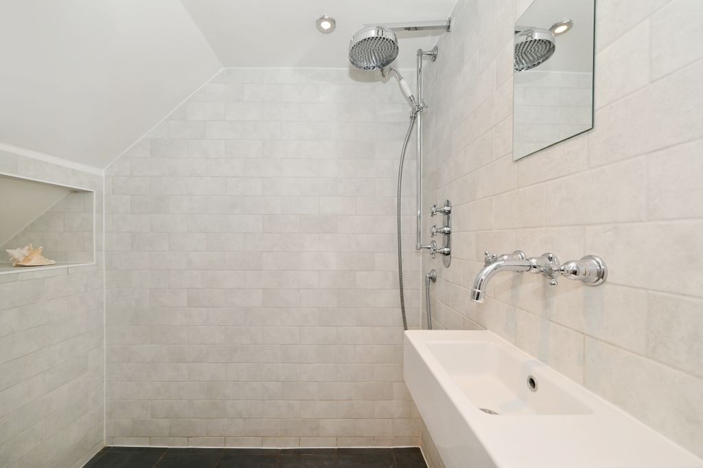 Property photo 3 of 13 11