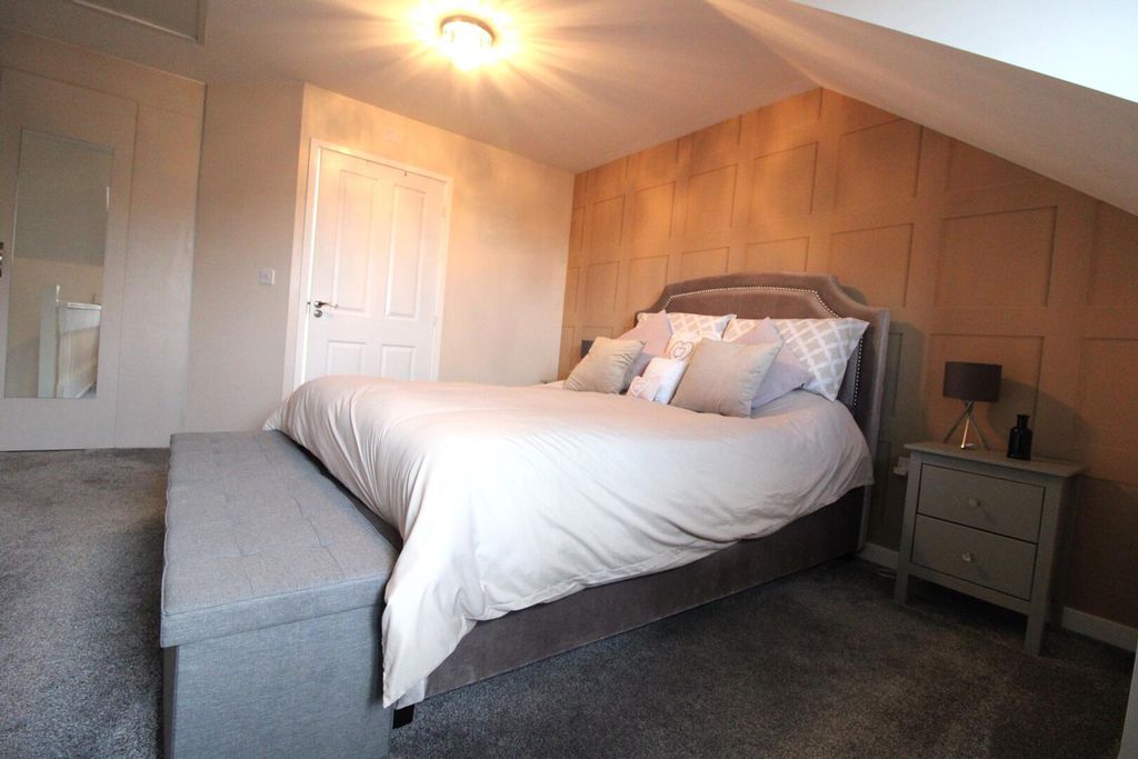 Property photo 3 of 13 Bedroom