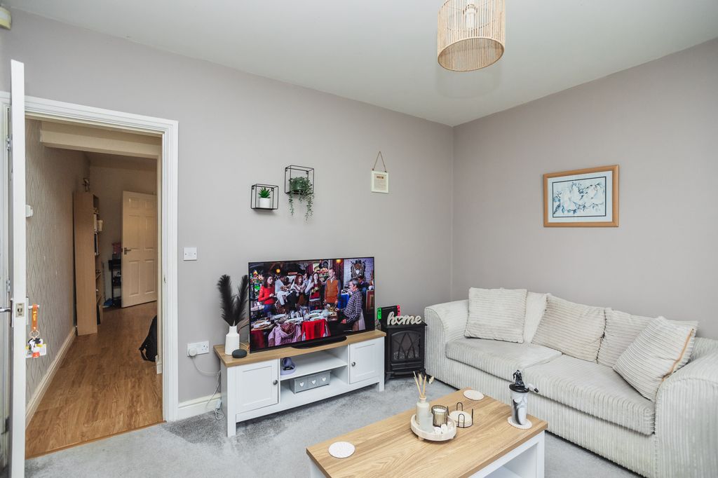 Property photo 3 of 33