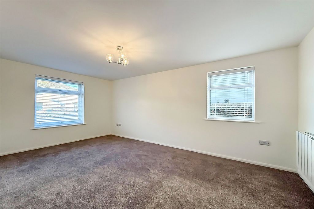 Property photo 3 of 8 Picture No. 06