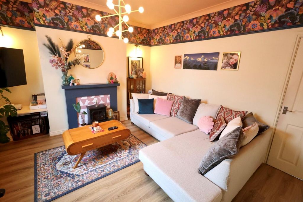 Property photo 3 of 18 2.Jpg