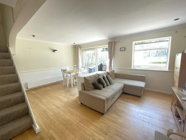 Property photo 2 of 11 7Fd8E932-A3B2-4F01-8B85-Dbaaccff7930.Jpg
