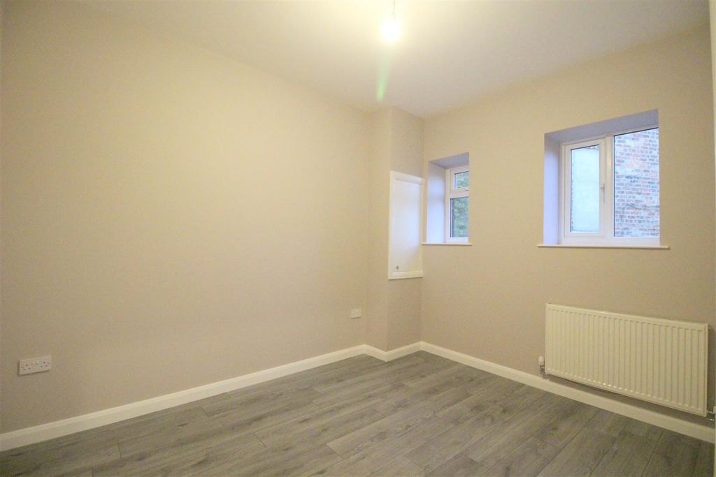 Property photo 3 of 5 Bedroom