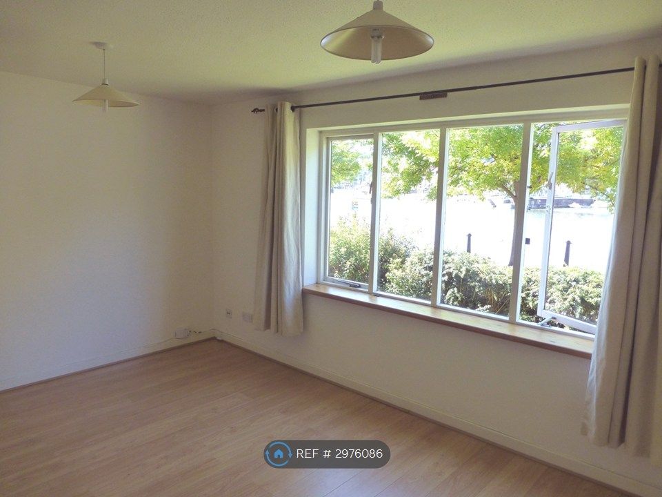 Property photo 2 of 6 Lounge