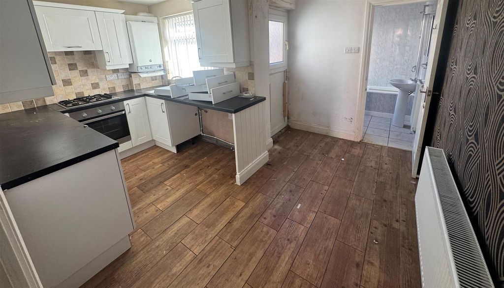 Property photo 2 of 7 Full Width Kitchen Diner..Jpg