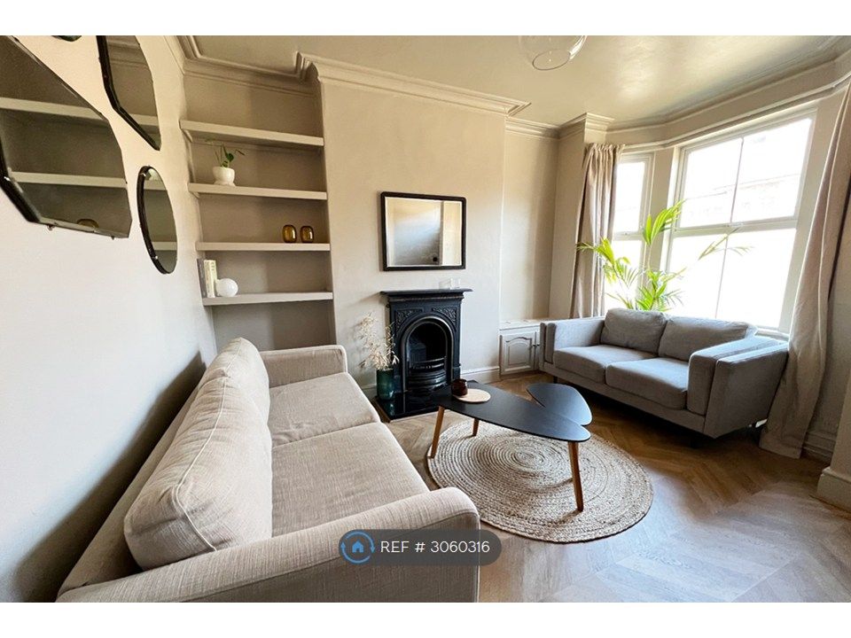 Property photo 1 of 14 116 Bunbury Street Living Room