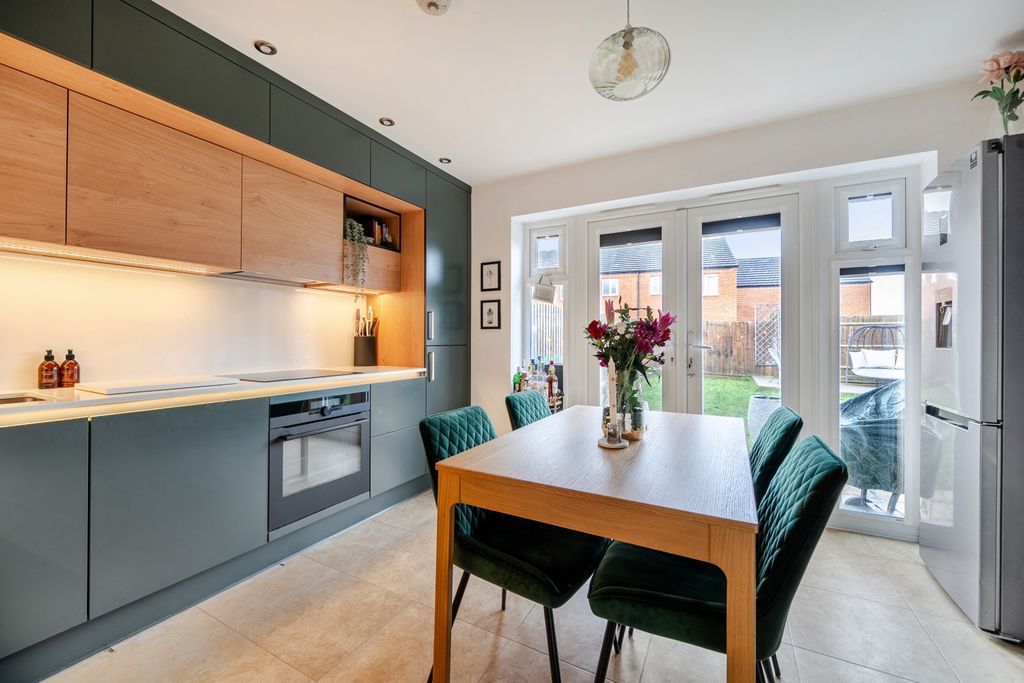 Property photo 3 of 15 1398017-5-696A10348363B