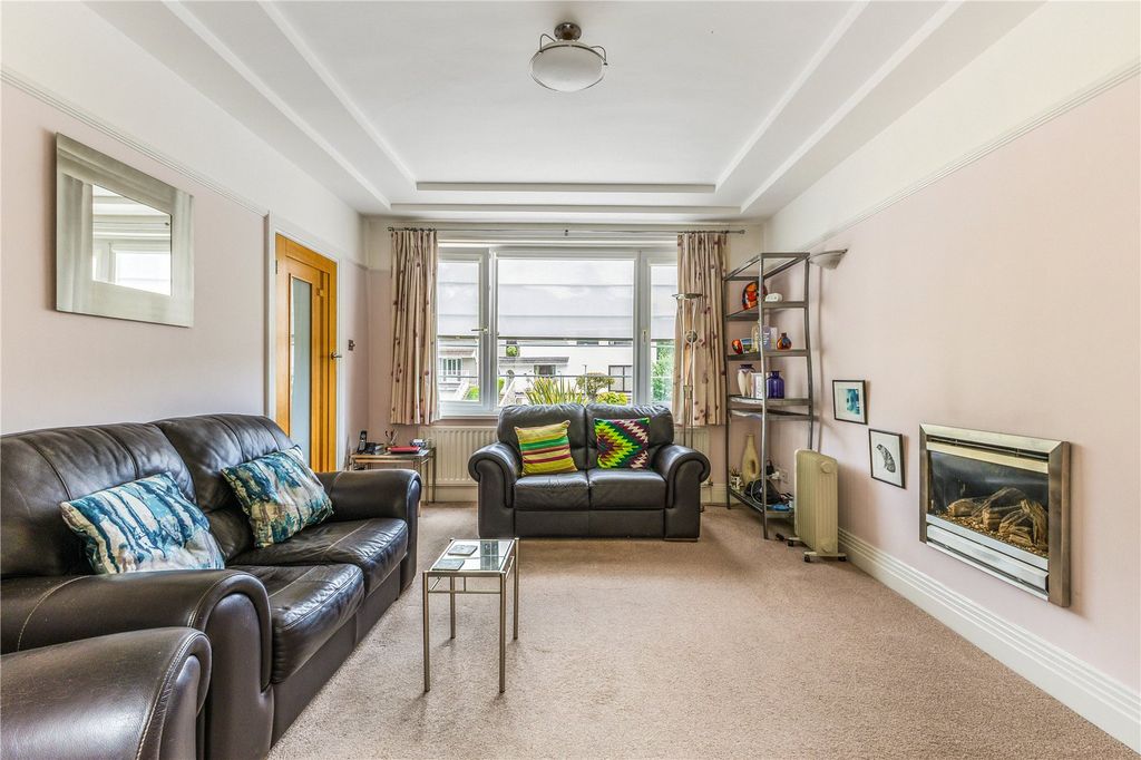 Property photo 3 of 14 Sitting Room