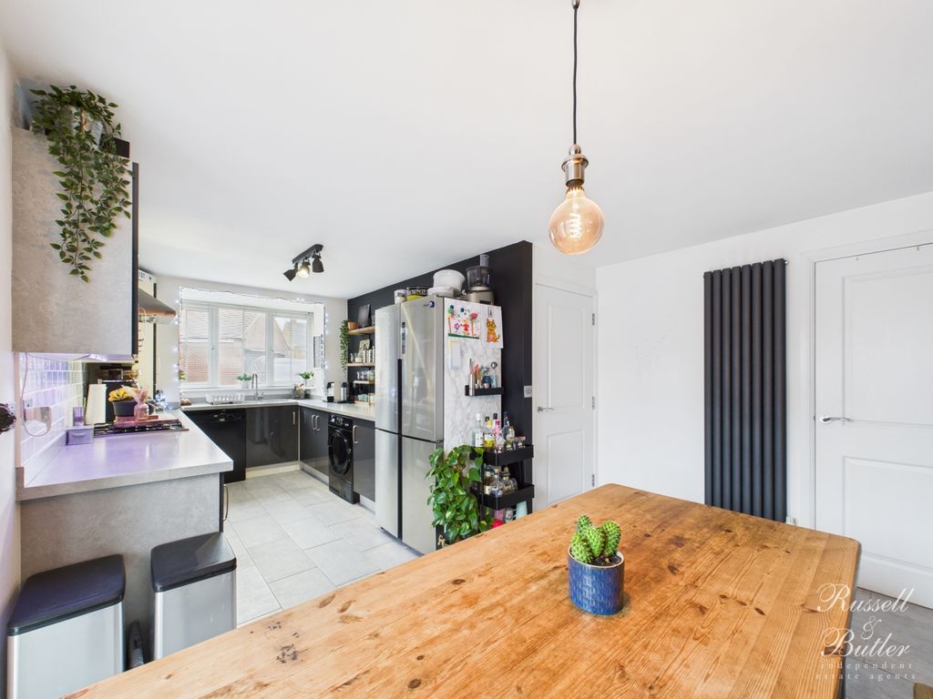 Property photo 3 of 30 Cam01995G0-Pr0374-Still011