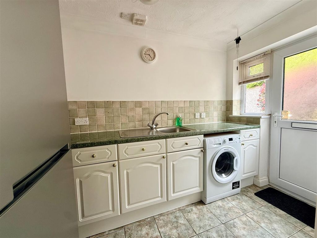 Property photo 3 of 15 Kitchen/Diner
