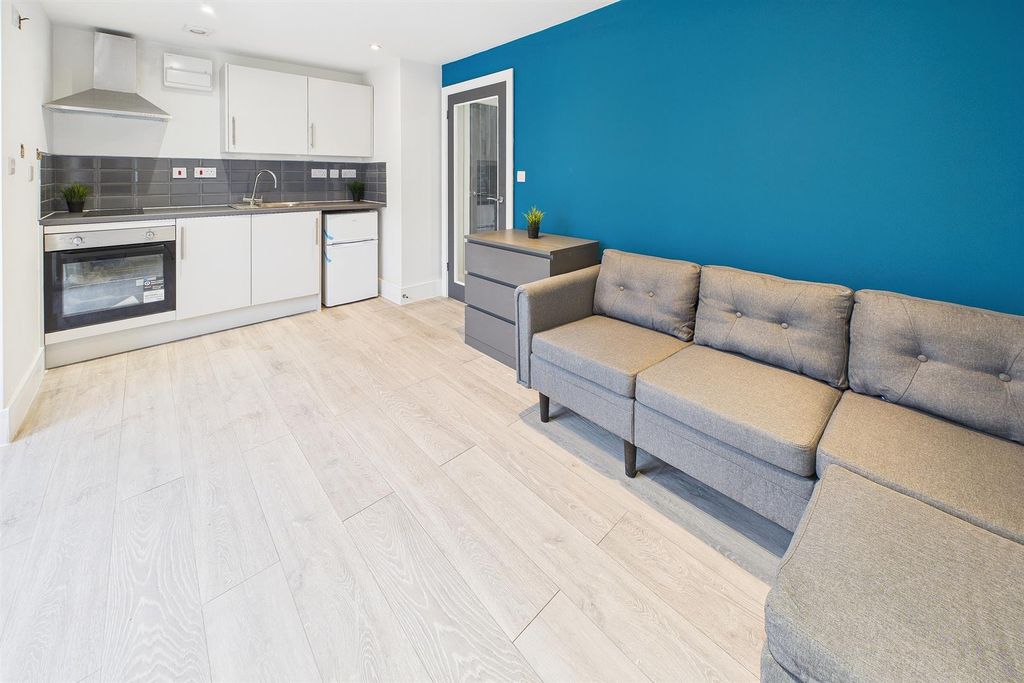 Property photo 1 of 6 Cam03736G0-Pr0214-Still019.Jpg