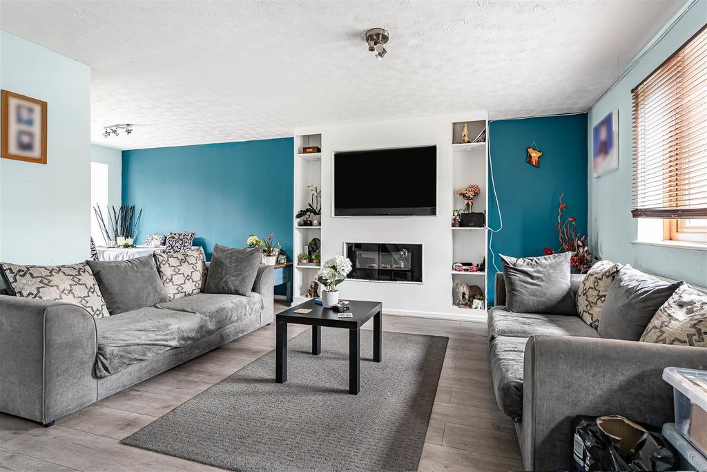 Property photo 3 of 19