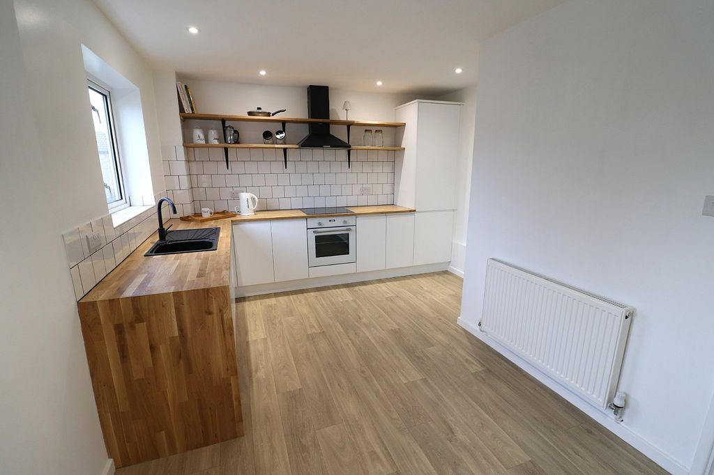 Property photo 2 of 15 Picture No. 11