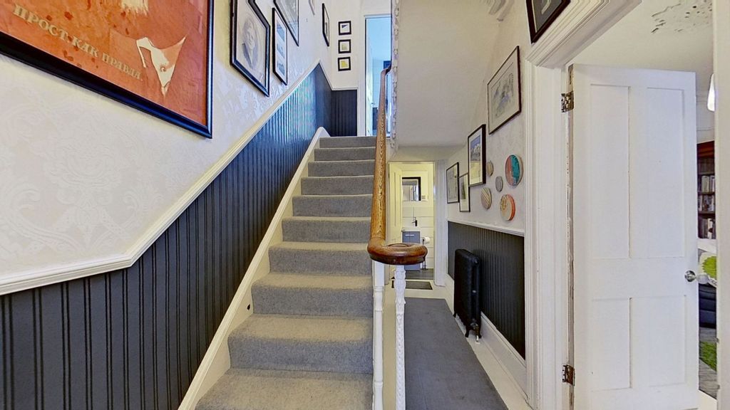 Property photo 2 of 26