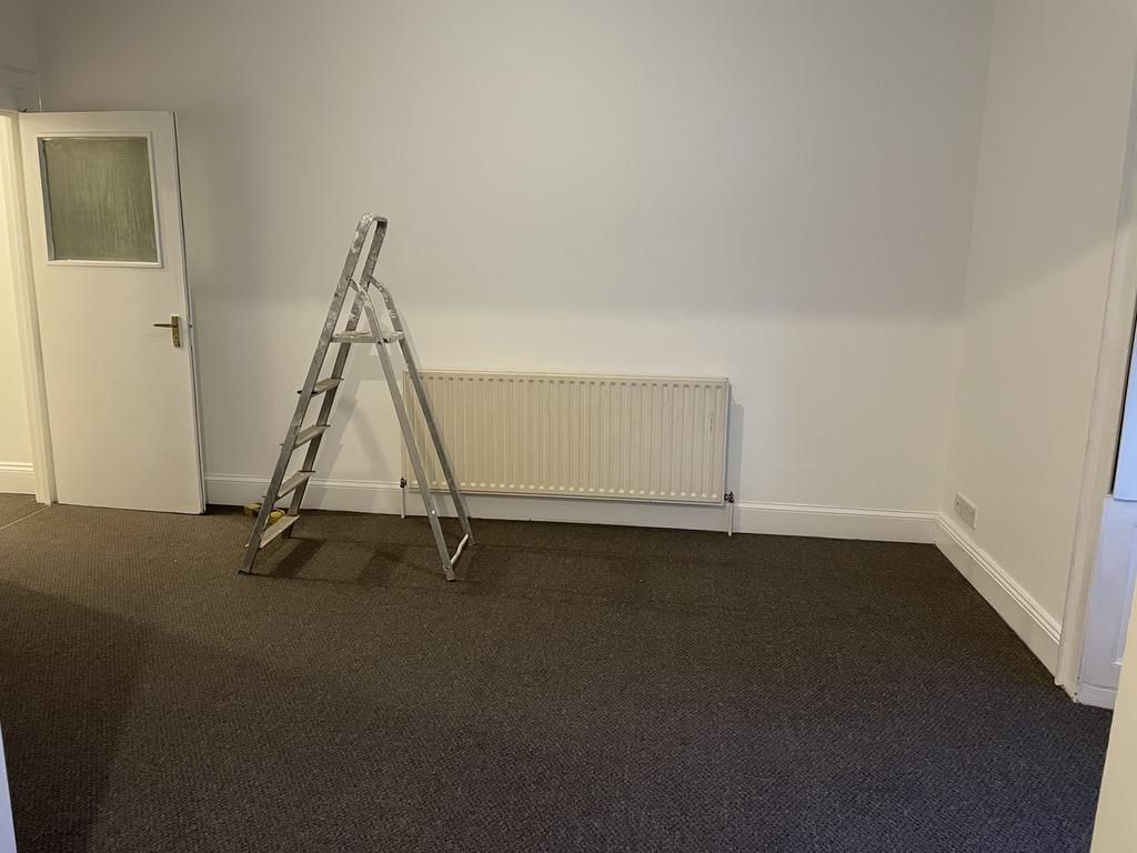 Property photo 3 of 13 Bright, Freshly Painted Living Room With Neutral W...