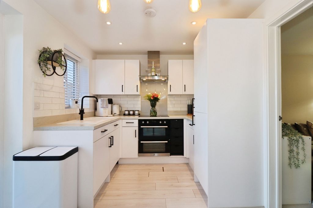 Property photo 3 of 20 Pbox-Img.Jpg