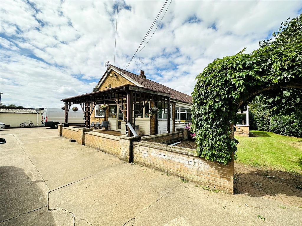 Property photo 3 of 32