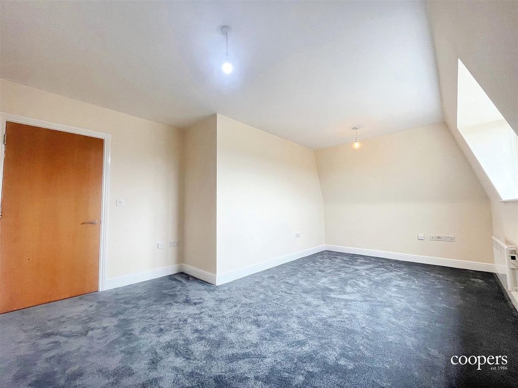 Property photo 2 of 9 Lounge (17).Jpg