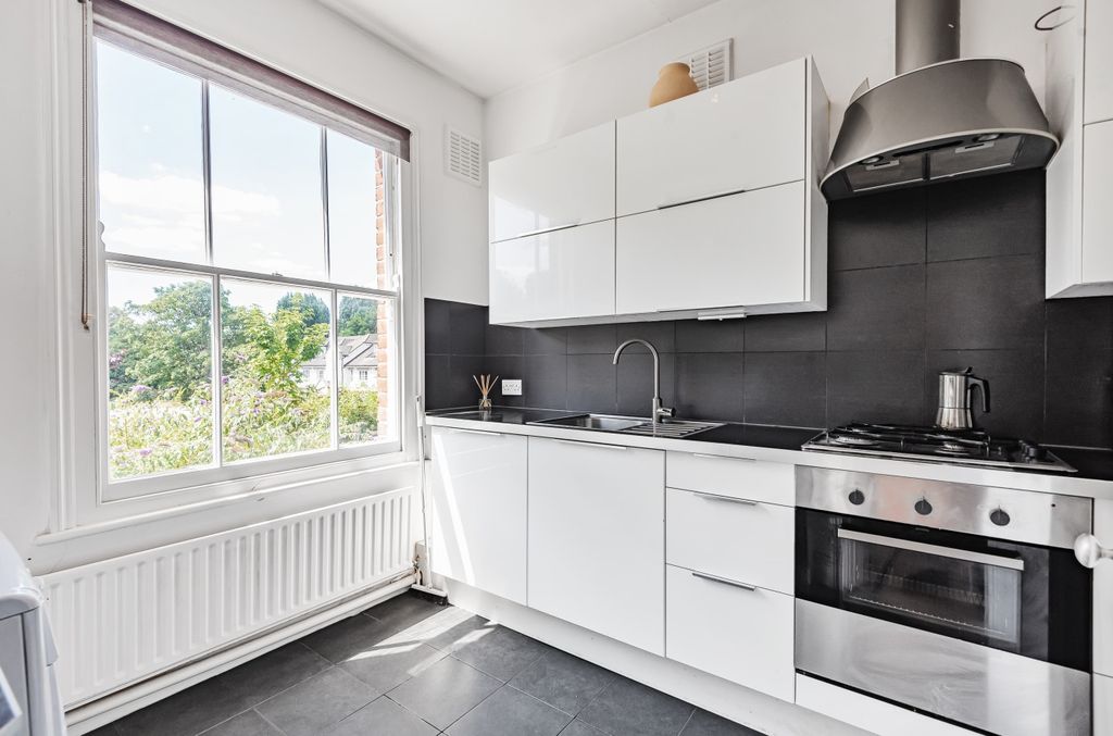 Property photo 2 of 7 Kitchen