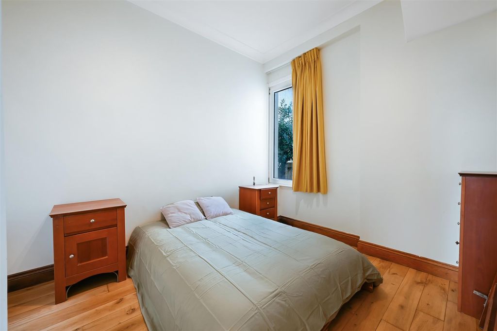 Property photo 3 of 9 Bedroom