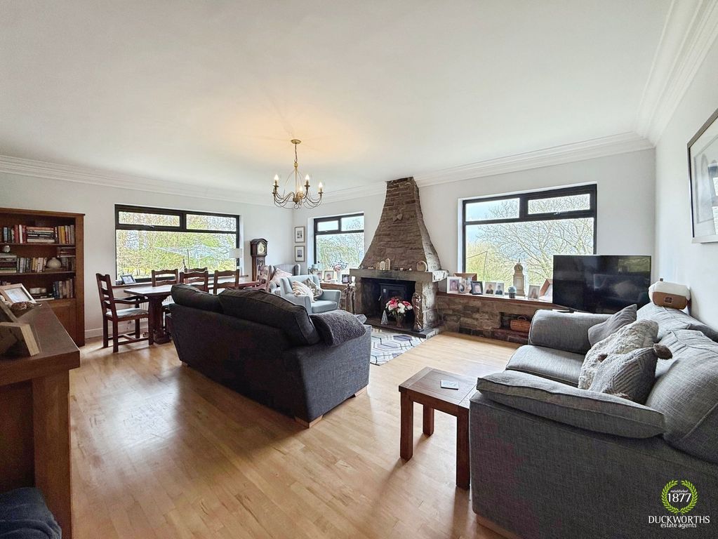 Property photo 2 of 32